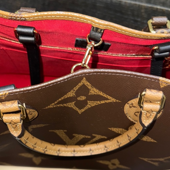 Louis Vuitton OnTheGo GM Brown and Gold Monogram Tote - Picture 8 of 14